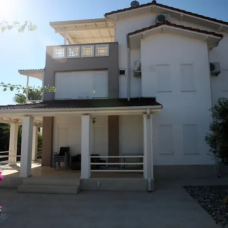 Villa White *